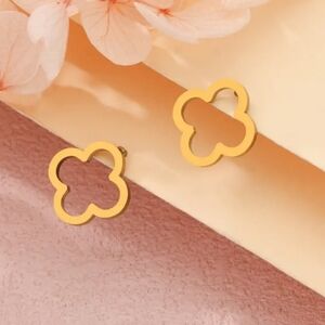 18 KT Gold Clover Titanium Earrings
